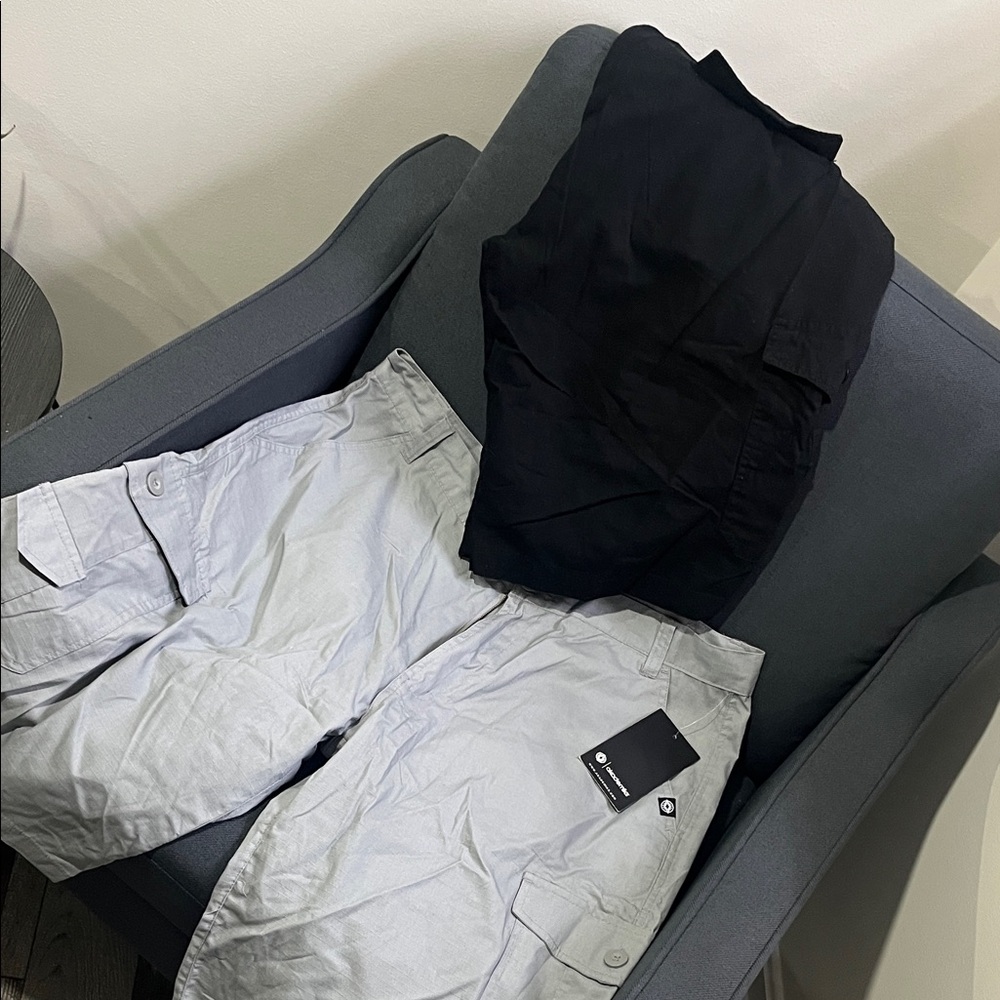 Akademiks Black and Gray Cargo Shorts
